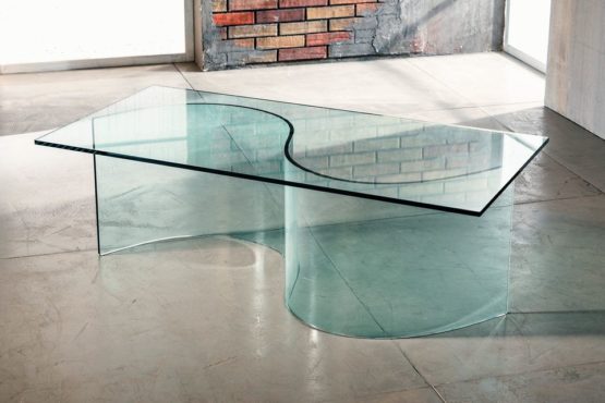 Il vetro curvato per il tavolino da salotto di Imago Factory Oasis il ritratto