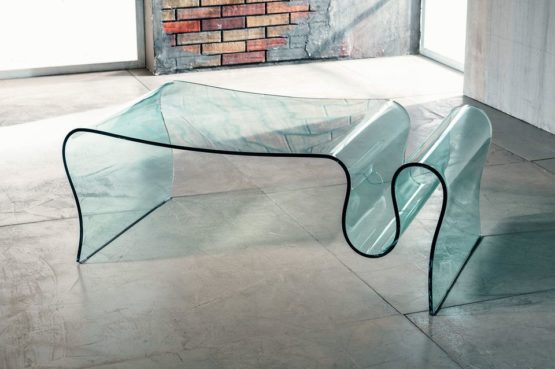 Il vetro curvato per il tavolino da salotto di Imago Factory Sauvage il ritratto