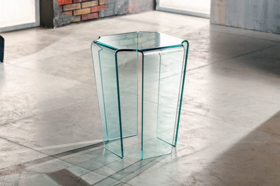 Il vetro curvato per il servetto da salotto di Imago Factory Fjord il ritratto
