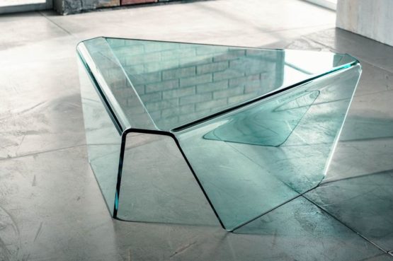 Il vetro curvato per il tavolino da salotto di Imago Factory Tribeca il ritratto