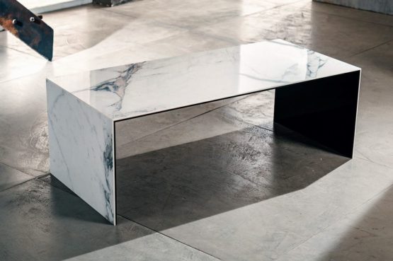 La ceramica laminata per il tavolino da salotto di Imago Factory Arabesque: il ritratto